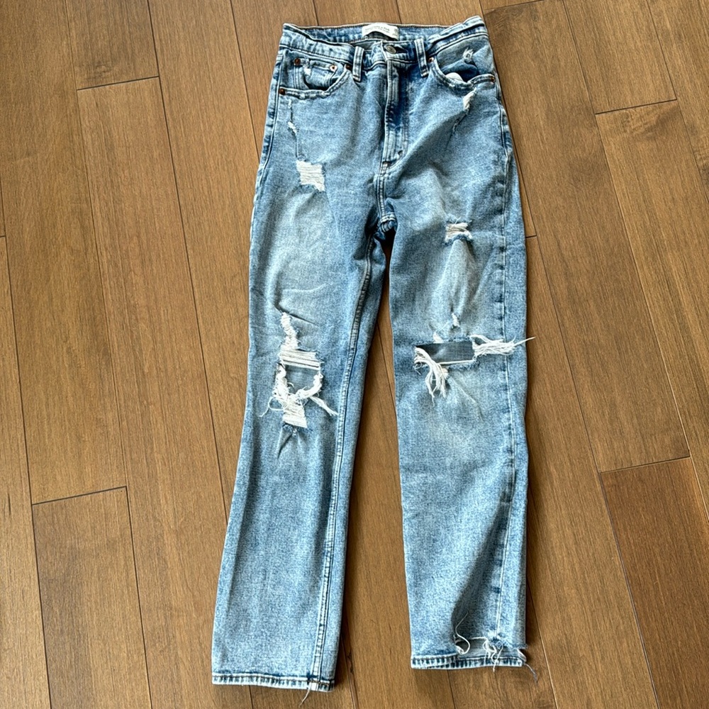 Abercrombie Ultra High Rise Ankle Straight Jeans- size 26